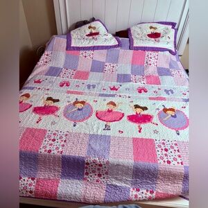 Full size ballerina reversible quilt and 2 pillow cases.